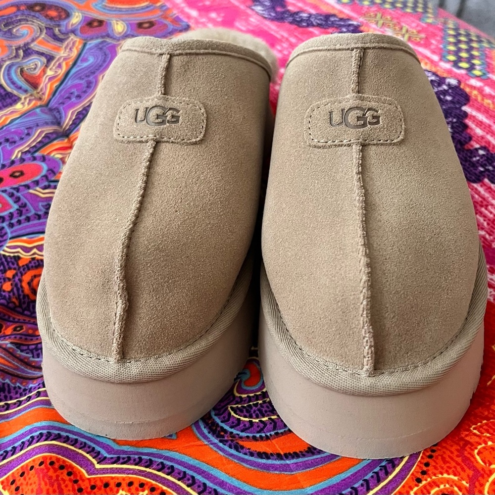 UGG Discoquette Slide Slipper tan size 8
brand new
no box
never worn - Picture 8 of 8
